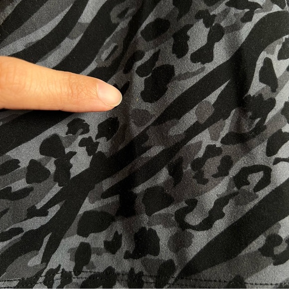 Victoria’s Secret Sport PINK Leopard Zebra Print Tank Cami Built In Bra Size M - Picture 5 of 8